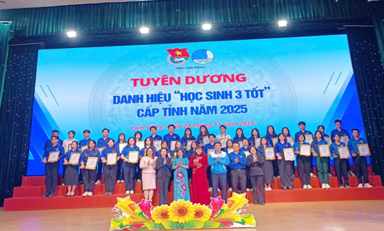 Học sinh được tuyên dương danh hiệu “Học sinh 3 tốt”
