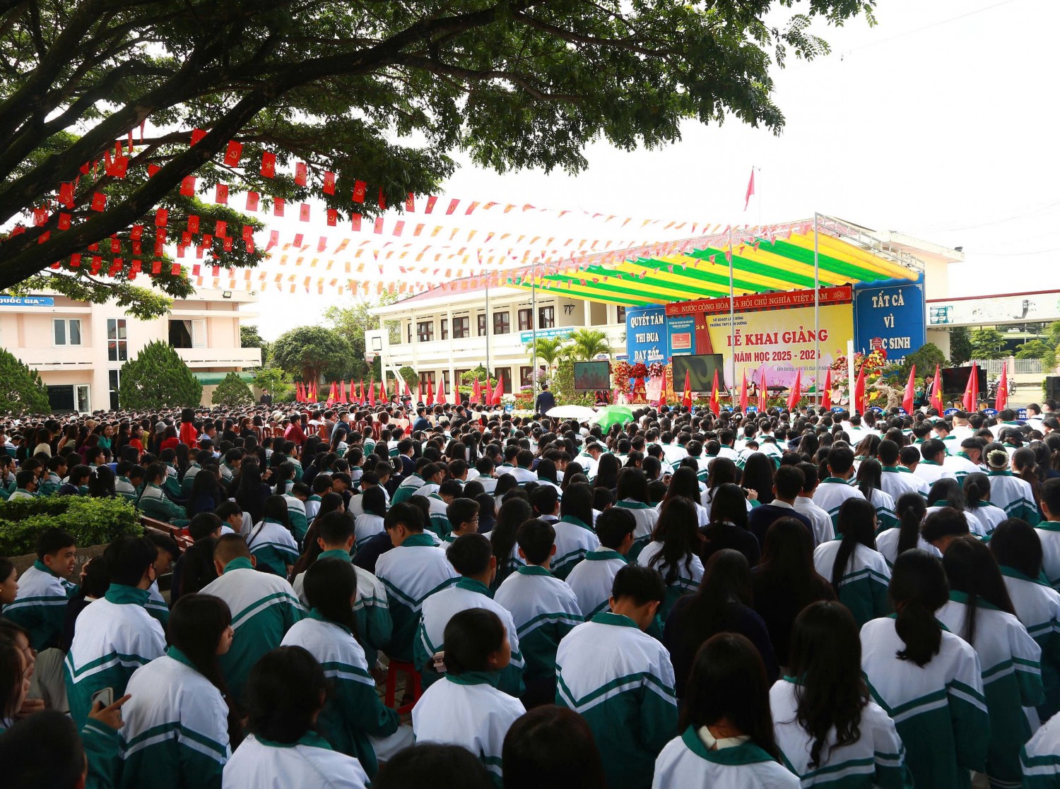 Học sinh trường THPT Đơn Dương dự lễ khai giảng năm học 2025-2026